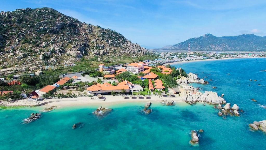 Thuê xe có lái Hòn Cò Cà Ná, Cho thuê xe du lịch Hòn Cò Cà Ná, Xe du lịch Hòn Cò Cà Ná giá rẻ, Xe đưa đón Hòn Cò Cà Ná, Tour du lịch Hòn Cò, Cà Ná bằng xe du lịch