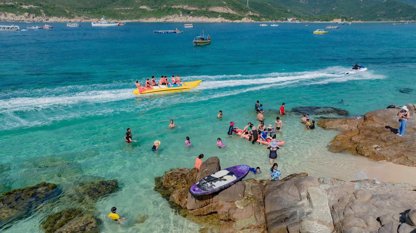 thuê xe đi đảo Bình Hưng