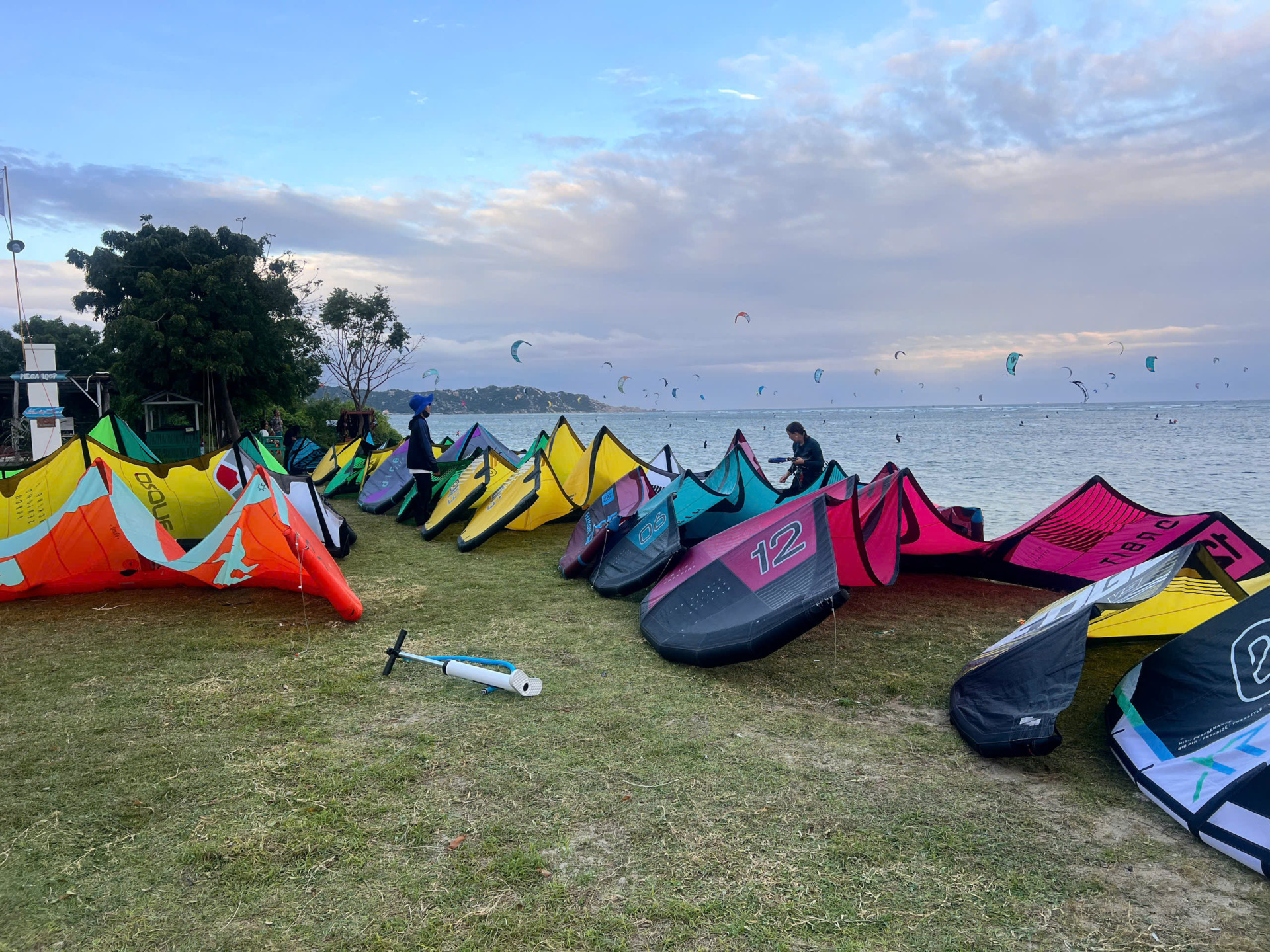 Hành trình đến Biển Mỹ Hòa mùa giải trở nên dễ dàng hơn với dịch vụ thuê xe du lịch Biển Mỹ Hòa của Hảo Hảo Car.