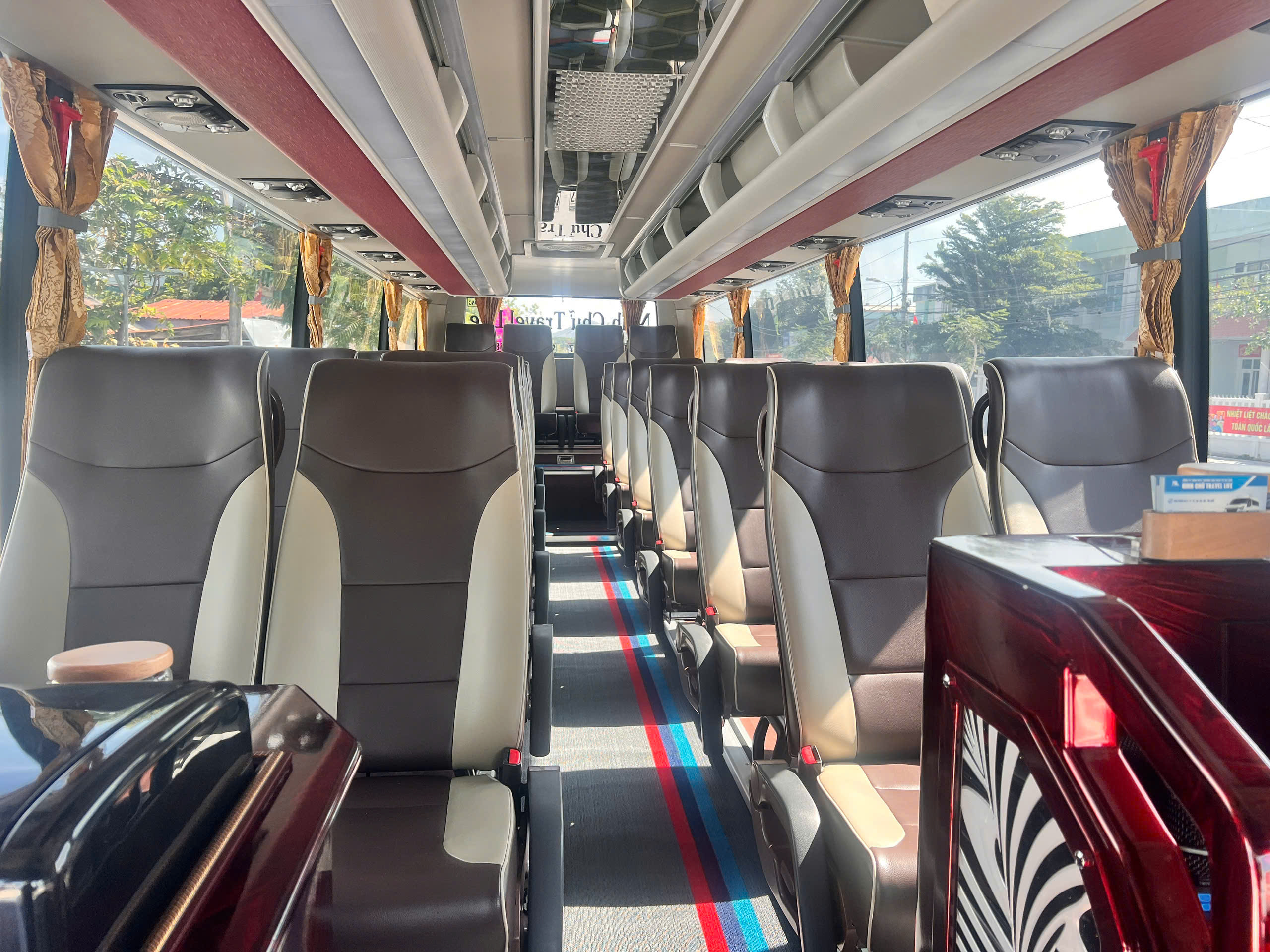 Trải nghiệm hành trình Vĩnh Hy trọn vẹn cùng dịch vụ thuê xe du lịch Phan Rang – đặt nhanh, hỗ trợ 24/7.