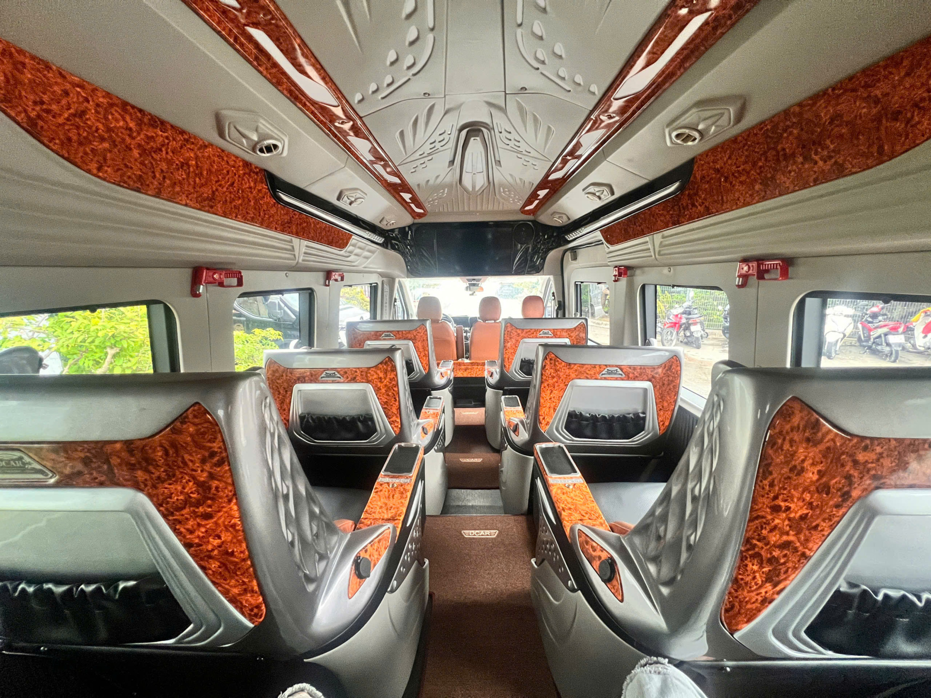 Xe Limousine Mũi Né đi sân bay Cam Ranh – không gian riêng tư, xe đời mới, giá trọn gói chỉ 4 triệu đồng.