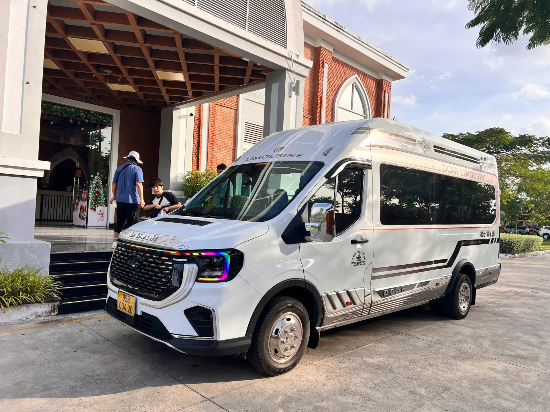 Trải nghiệm Xe Limousine Sân Bay Cam Ranh đi Mũi Né – không gian VIP, ghế massage, đón tận sân bay, giá trọn gói chỉ 4.000k.