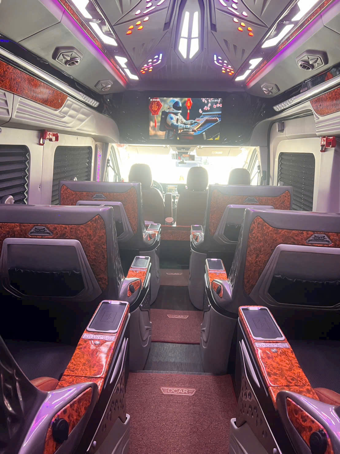 du lịch Phan Rang đi Hội An thuê xe du lịch limousine Phan Rang khám phá Đà Nẵng – Hội An với xe đời mới, ghế ngả êm ái, tài xế chuyên nghiệp